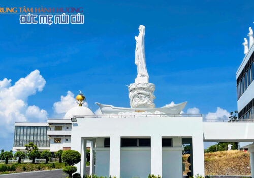 Lời Thì Thầm Bên Mẹ Núi Cúi – Nơi Gặp Gỡ Bình An và Hy Vọng